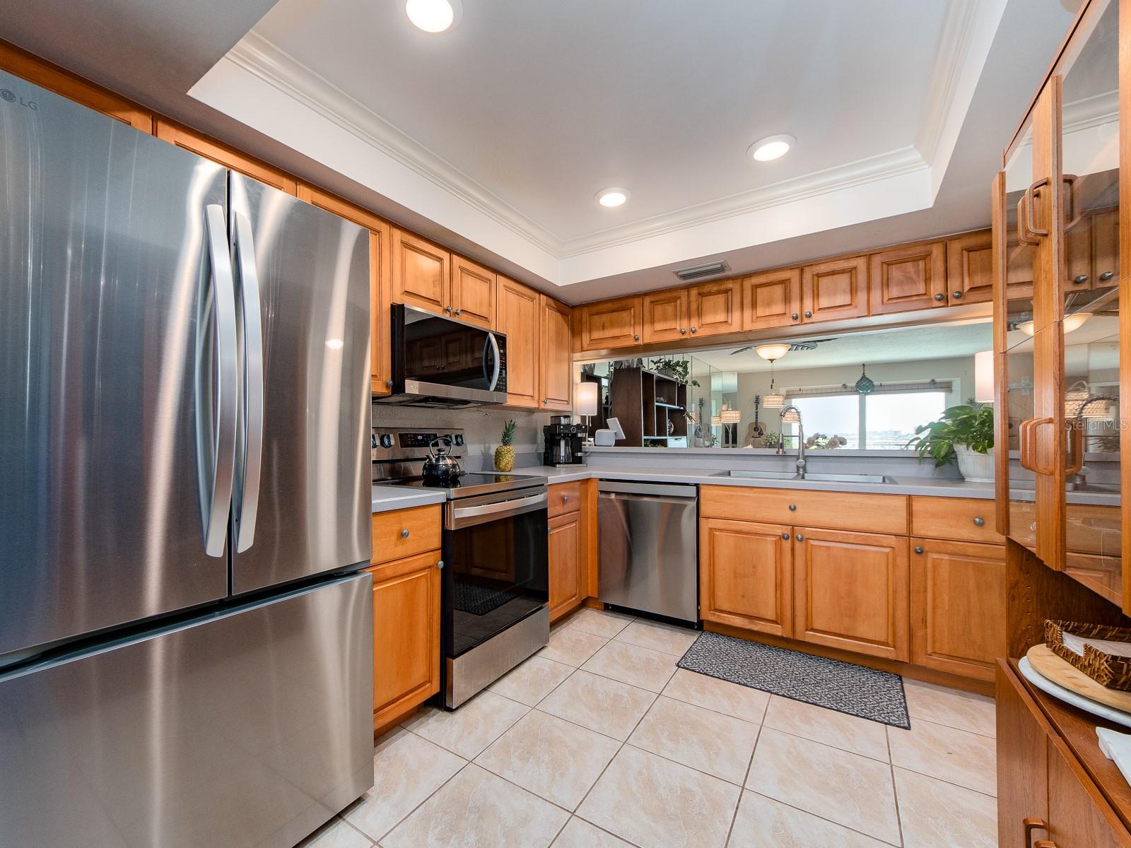 610 ISLAND WAY CONDO - Residential