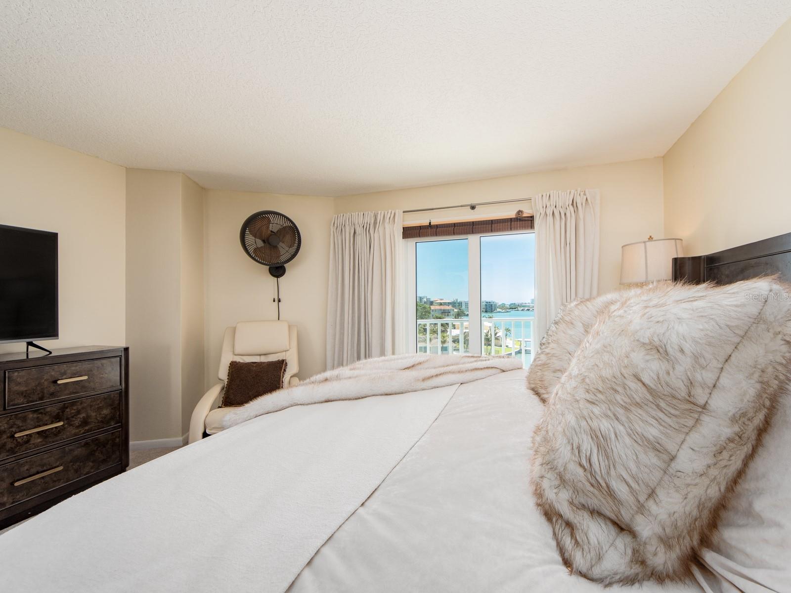 610 ISLAND WAY CONDO - Residential