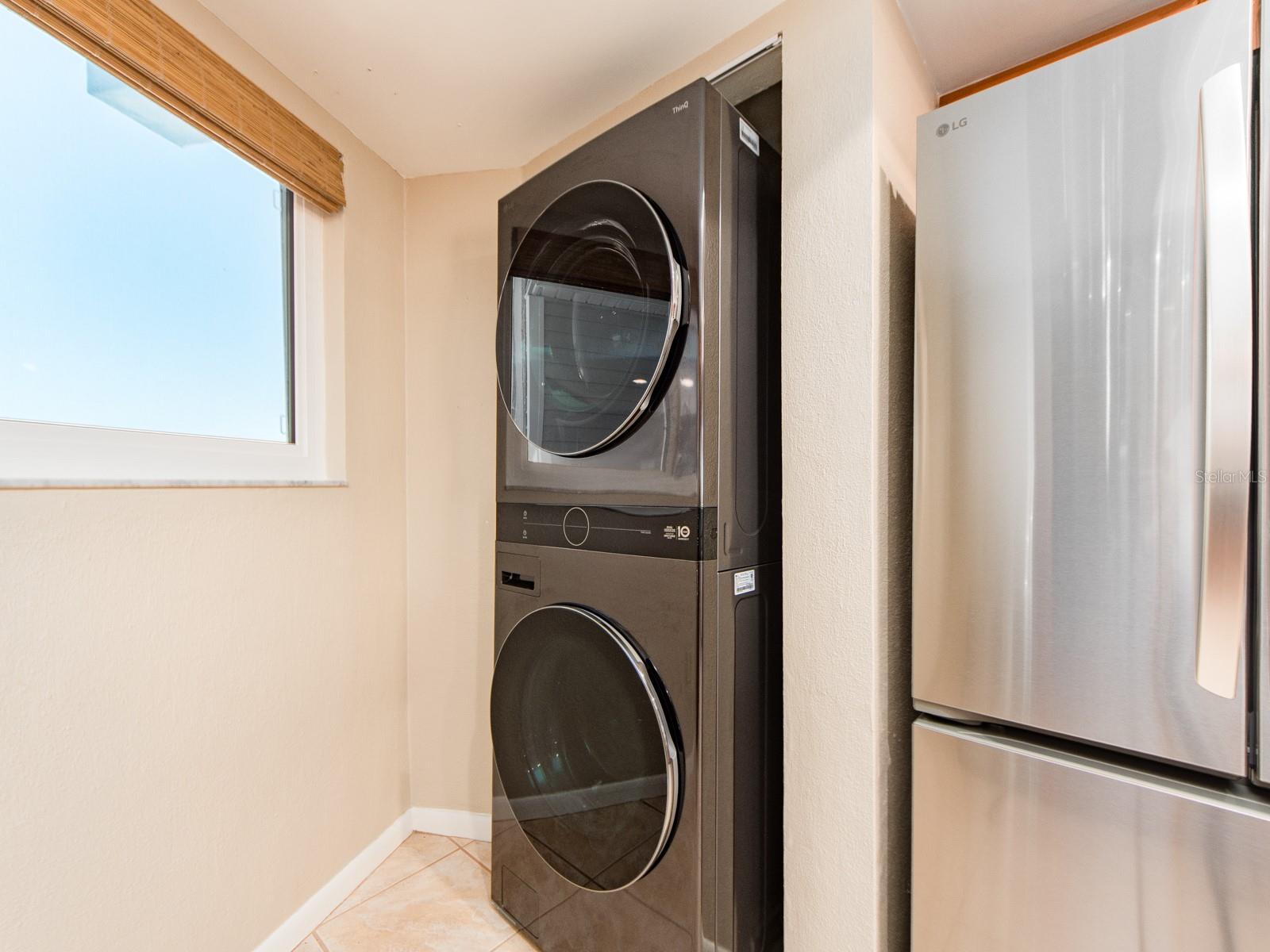 610 ISLAND WAY CONDO - Residential