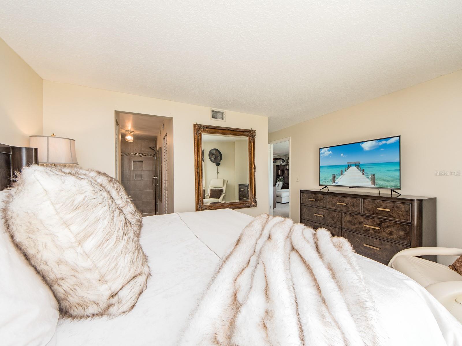 610 ISLAND WAY CONDO - Residential