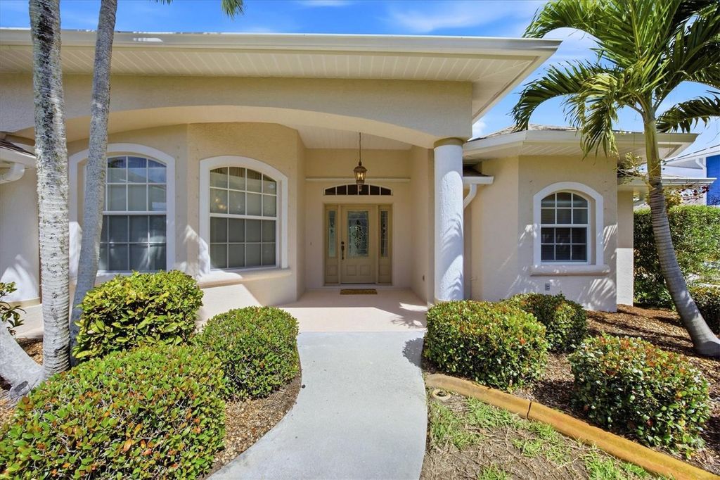 Photo of 2075 Lemon Avenue, Englewood, FL 34223 (MLS # D6146489)