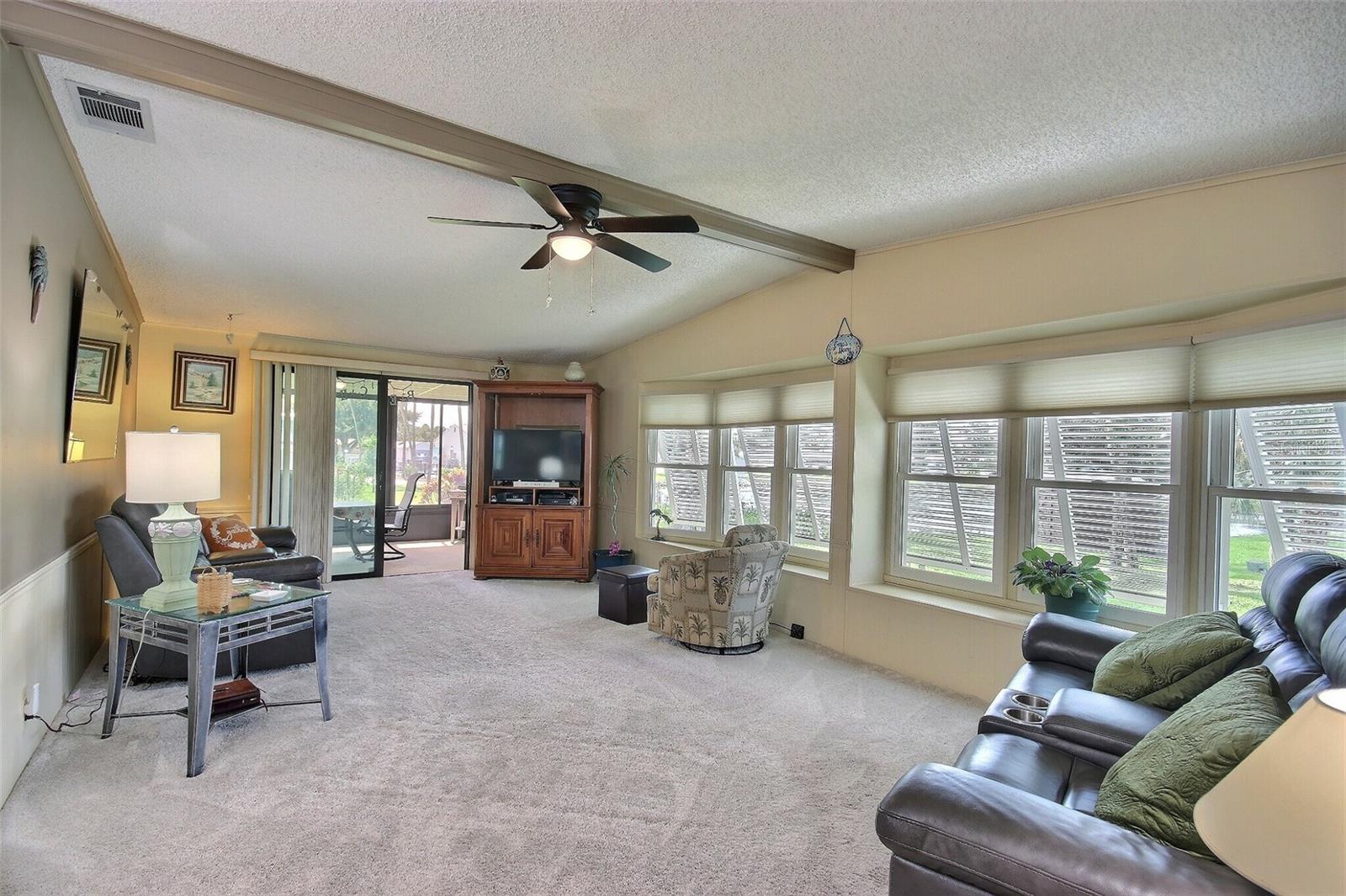 85 MEADOW CIR