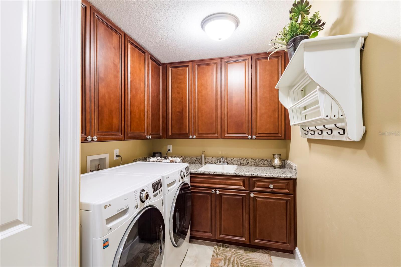 BEACH CLUB OF MADEIRA CONDO - Residential