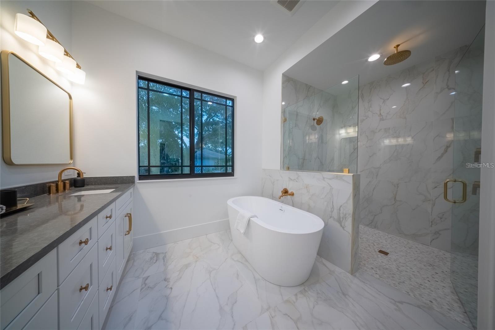 RUSTIC LODGE - Residential