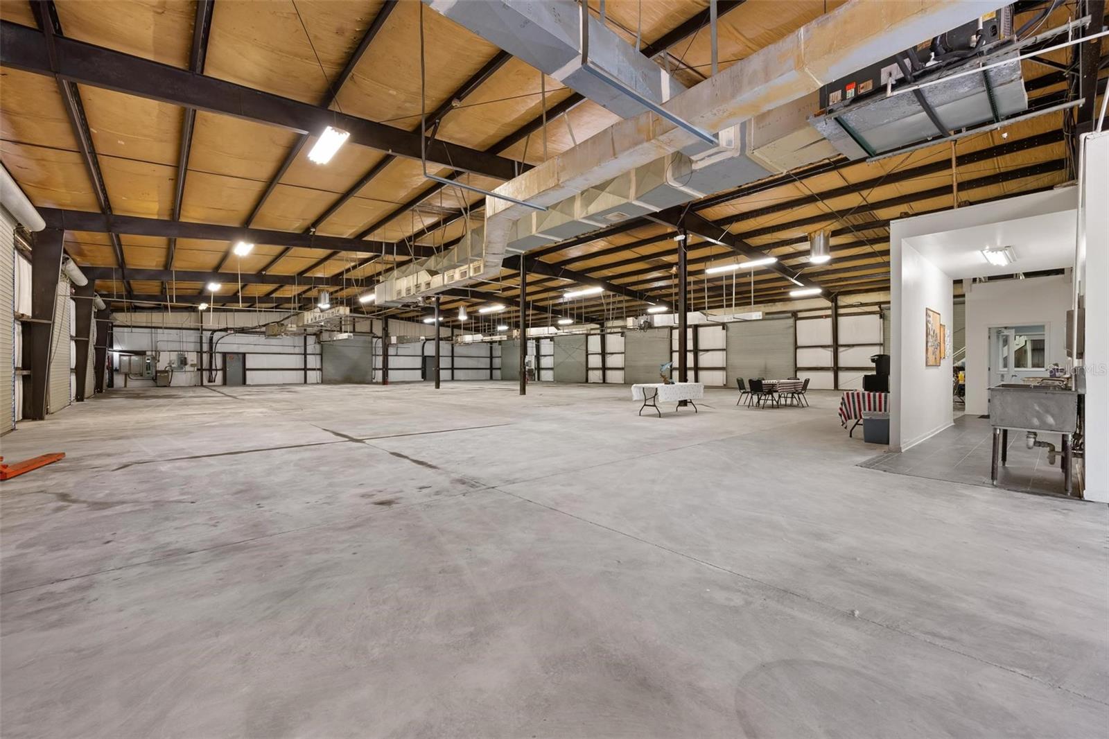 ONECO PARK - Commercial Sale