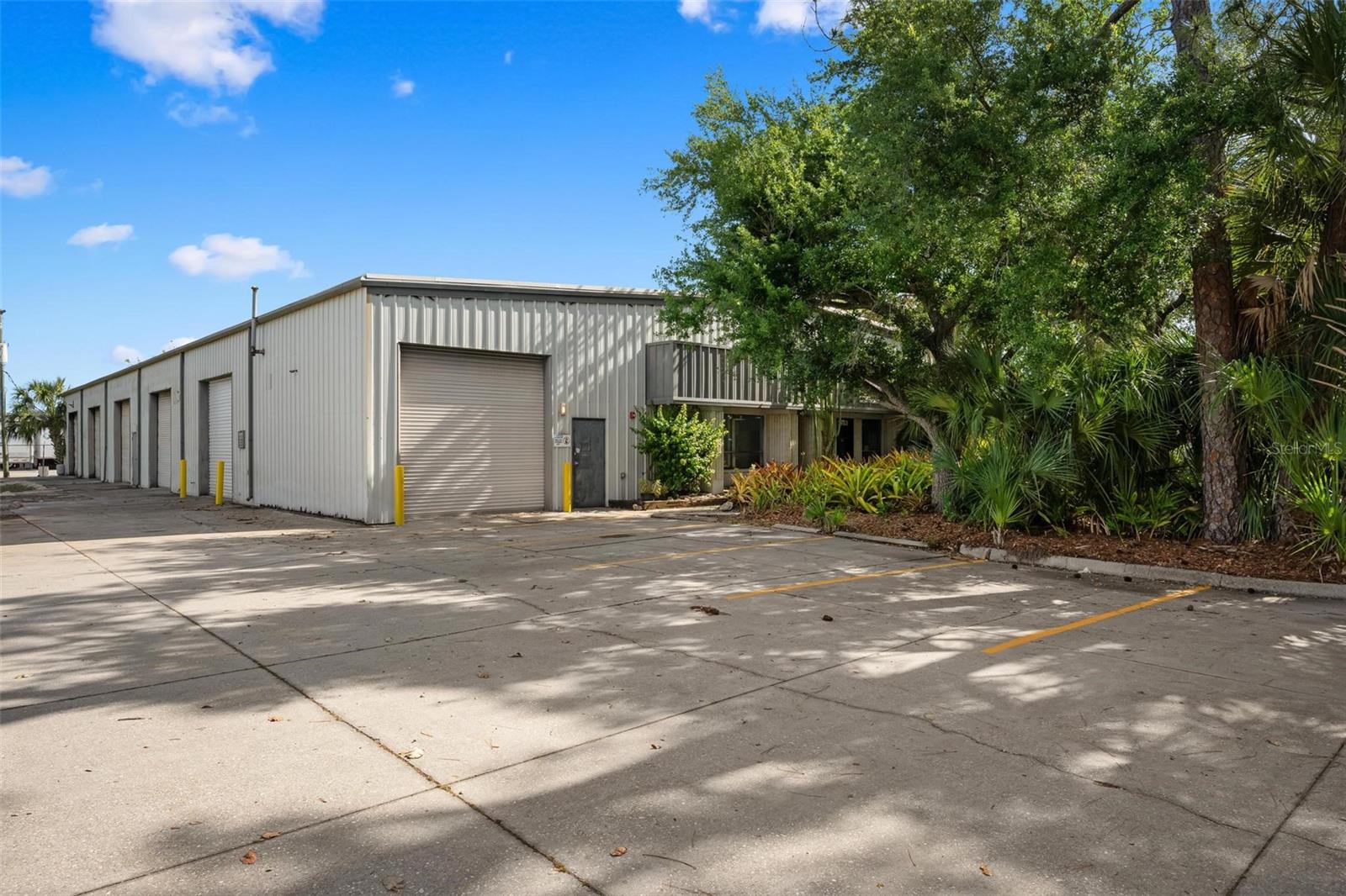 ONECO PARK - Commercial Sale