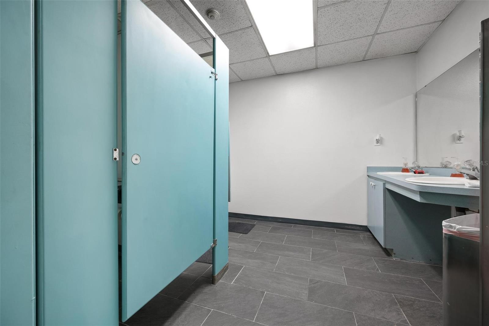ONECO PARK - Commercial Sale