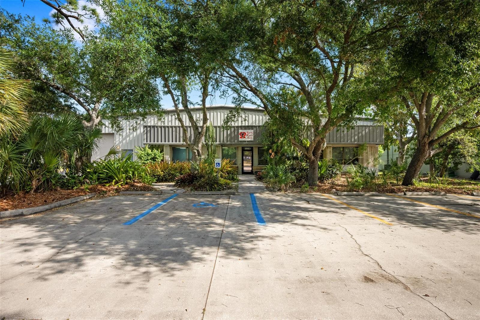 ONECO PARK - Commercial Sale