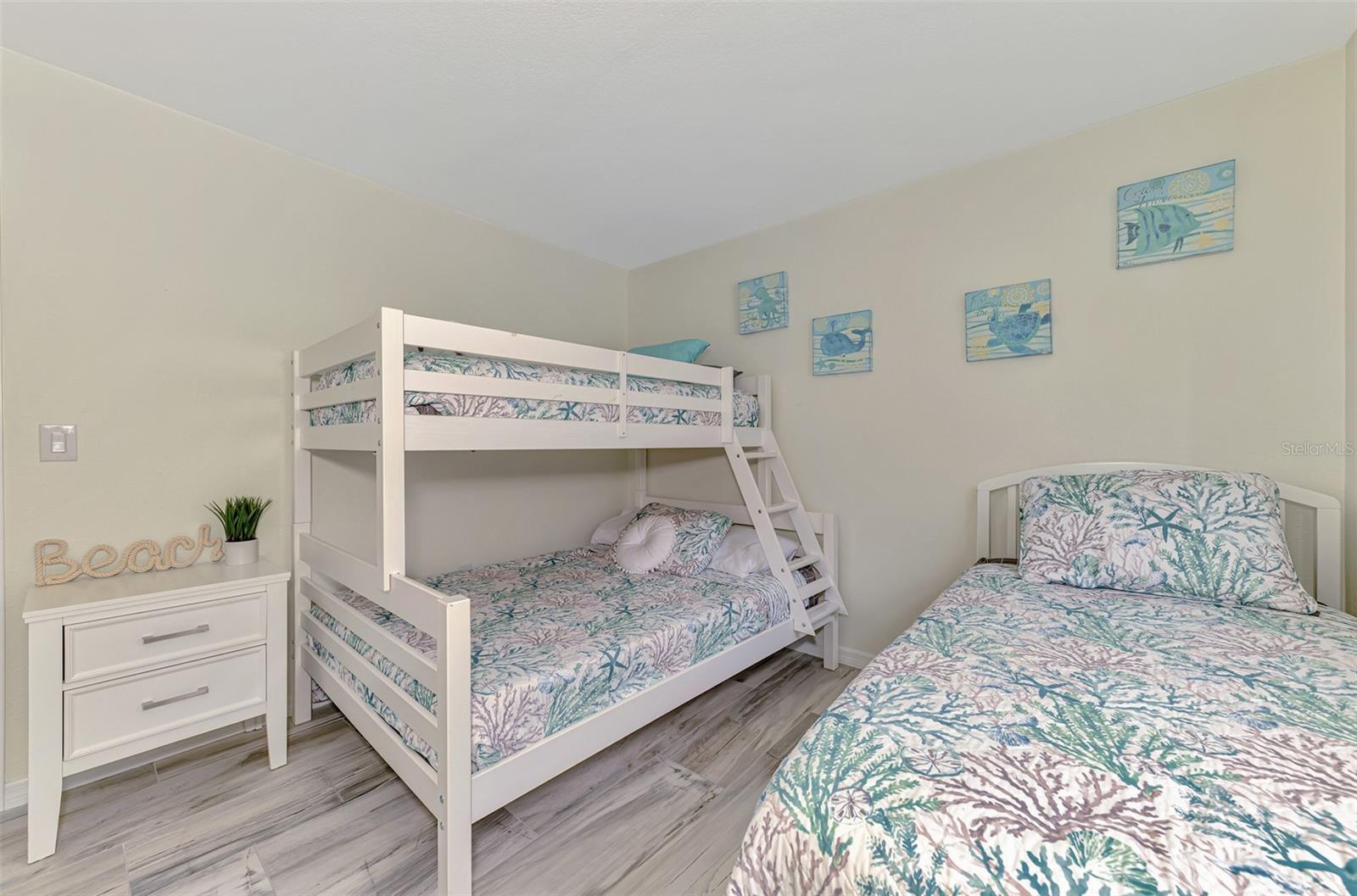 TWIN BANYAN - Residential Lease