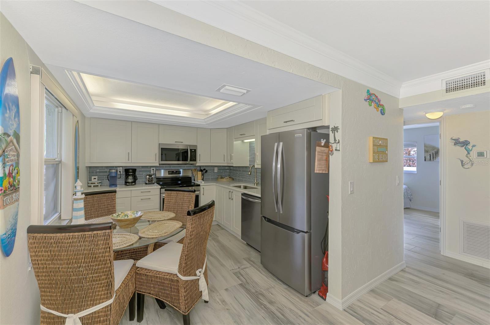 TWIN BANYAN - Residential Lease