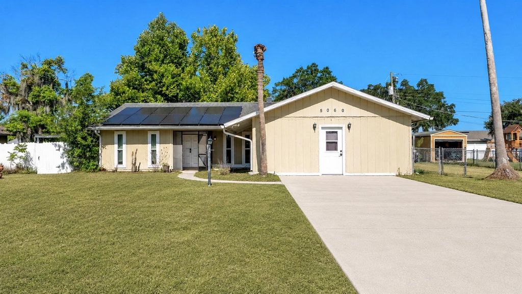 Photo of 5060 Starling Drive, Mulberry, FL 33860 (MLS # L4963151)