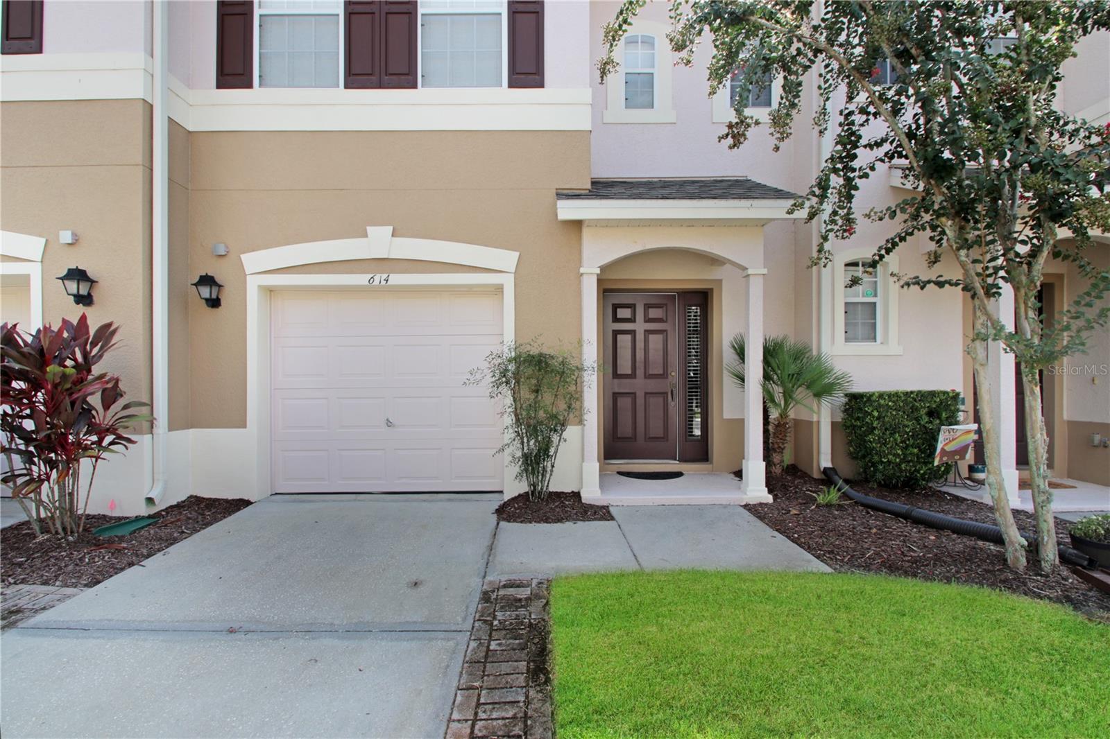 Photo 1 of 22 of 614 PINEBRANCH CIRCLE townhome