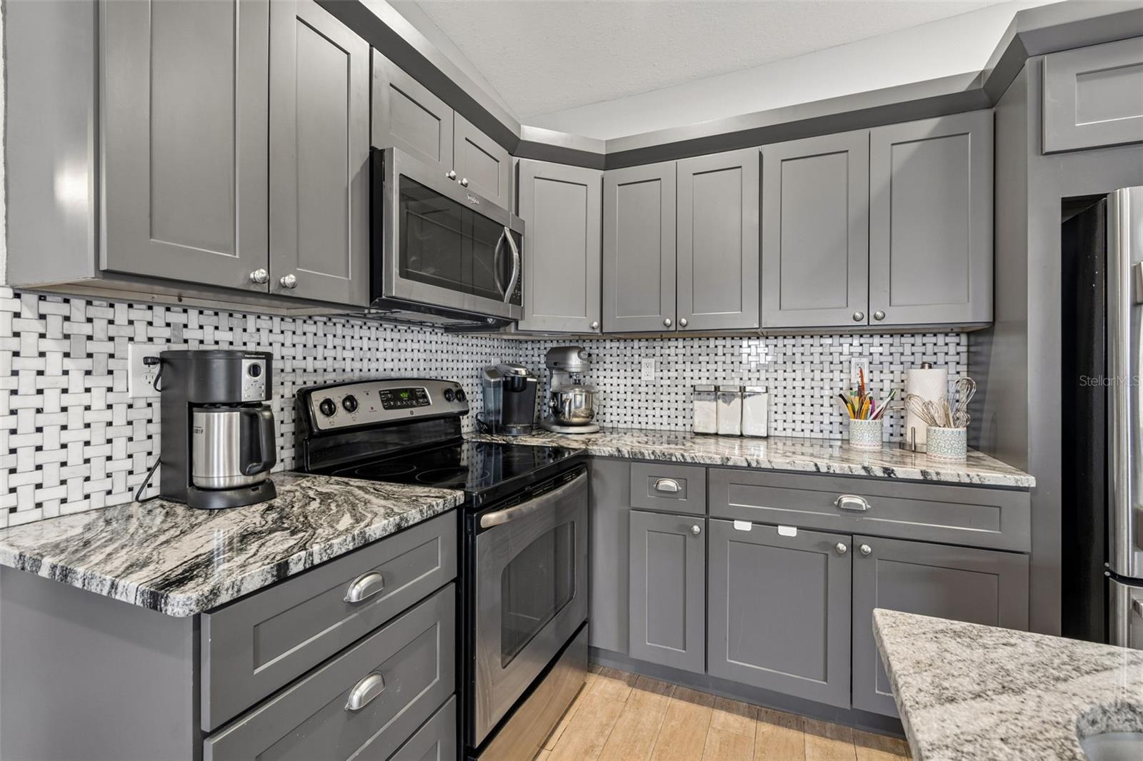 BAYHILL ESTATES 2ND ADD - Residential
