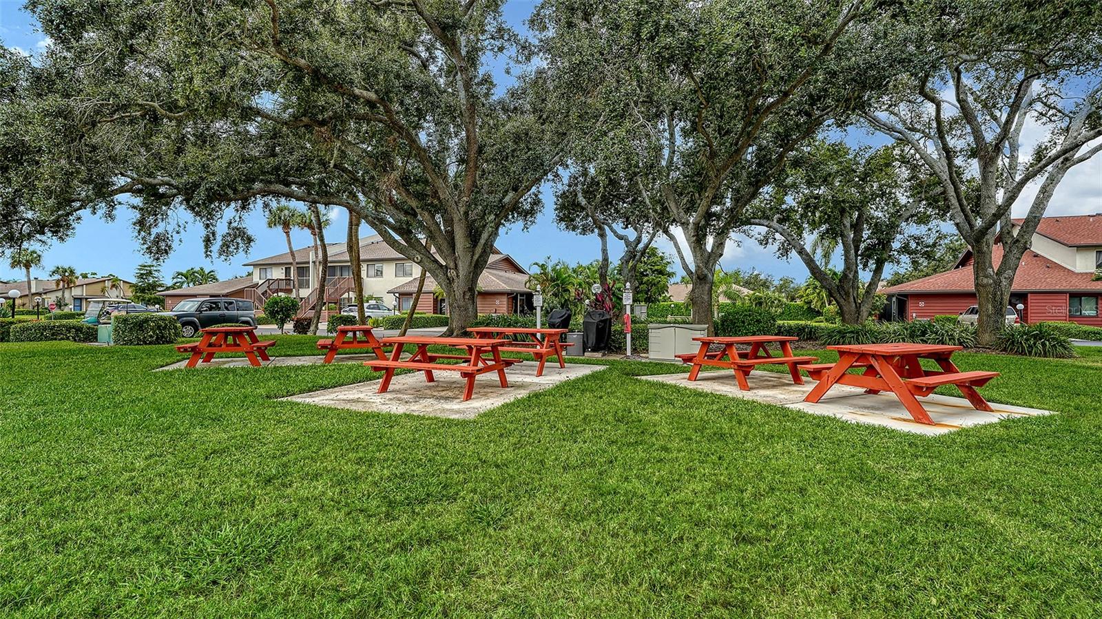 COUNTRY VILLAGE SECTION 4 - Residential