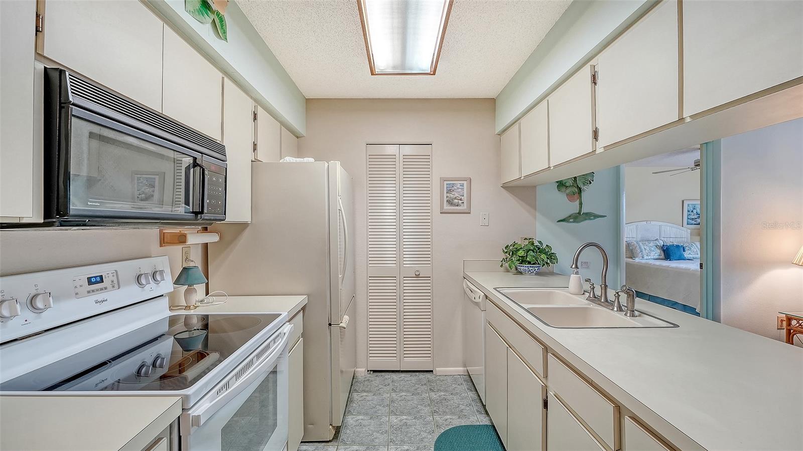 COUNTRY VILLAGE SECTION 4 - Residential