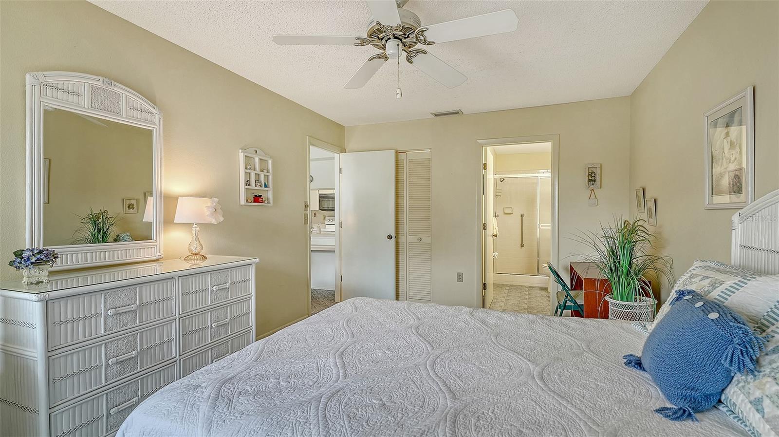 COUNTRY VILLAGE SECTION 4 - Residential