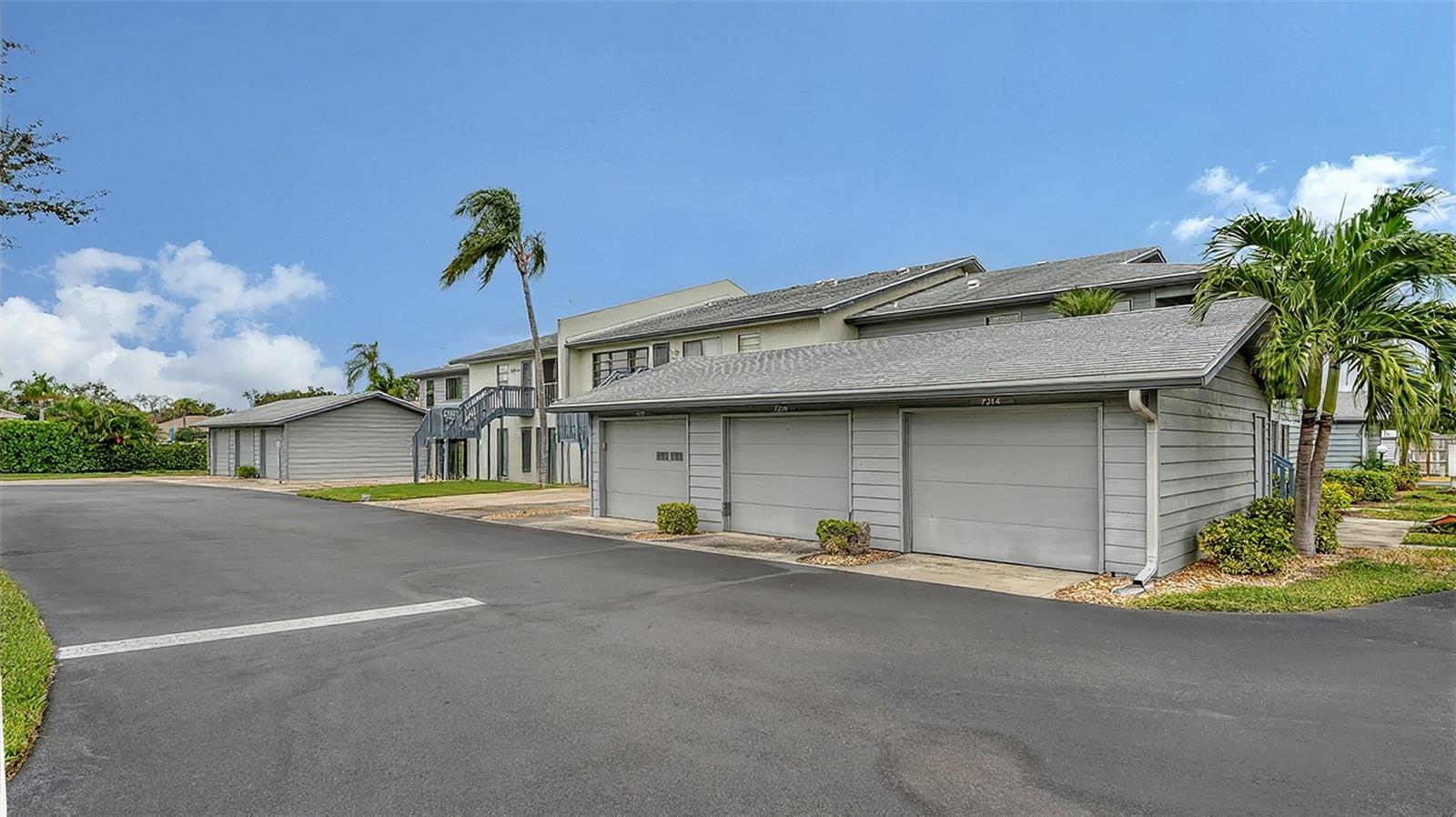 COUNTRY VILLAGE SECTION 4 - Residential