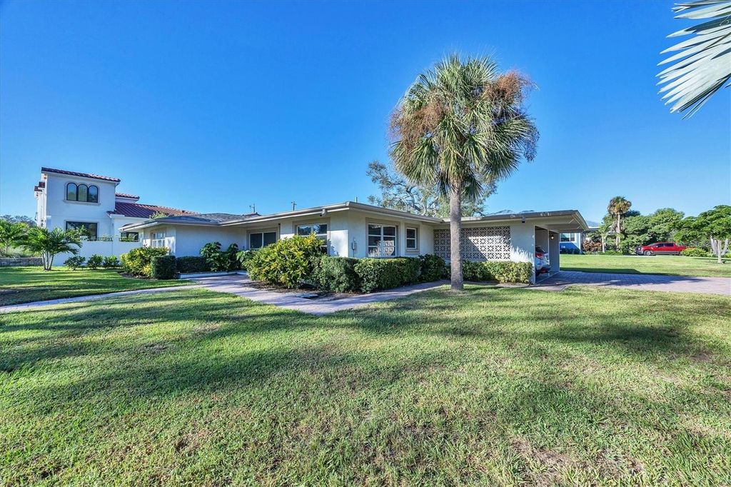 Photo of 309 Park Boulevard N, Venice, FL 34285 (MLS # N6141014)