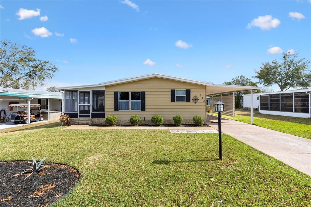 Photo of 724 Royal Palm Avenue, Lady Lake, FL 32159 (MLS # G5108307)