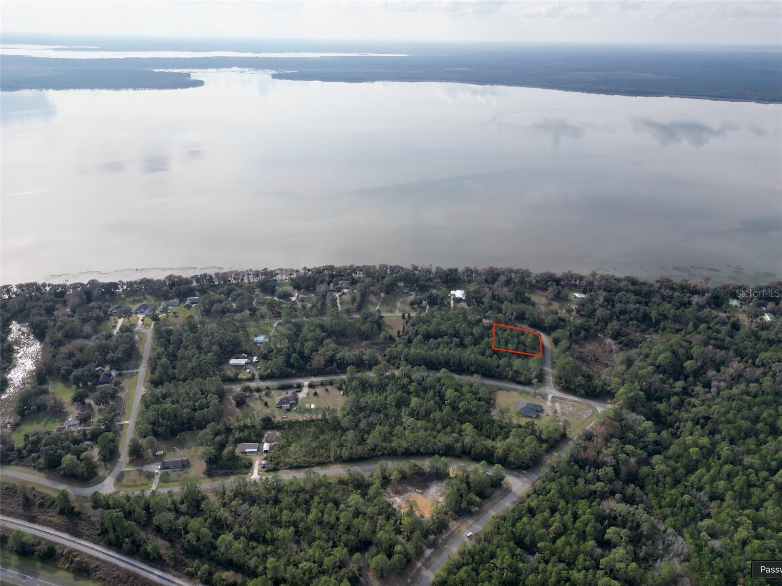 LAKE LOCHLOOSE SHORES - Land