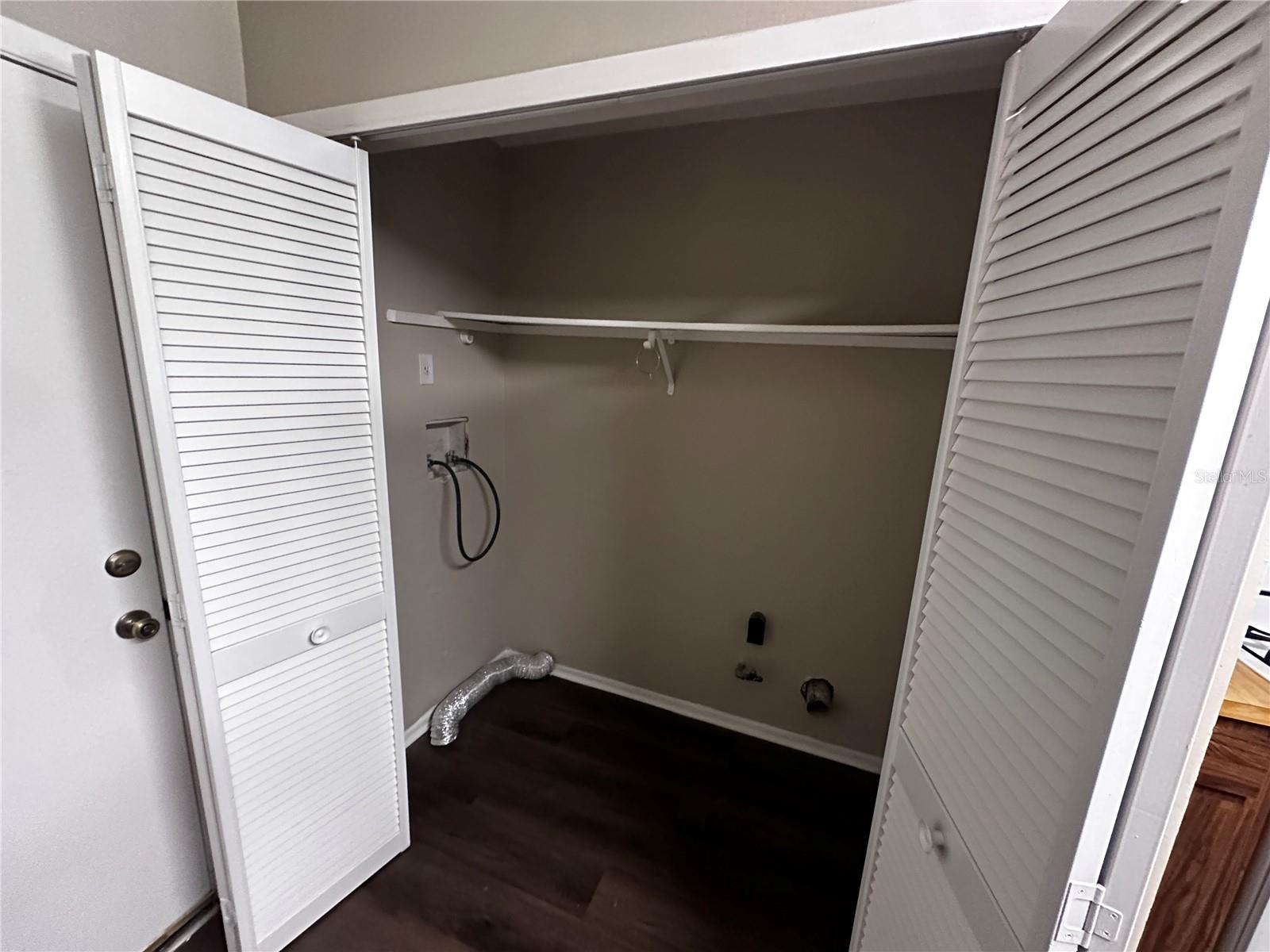 STERLING PARK UNIT 03 - Residential Lease