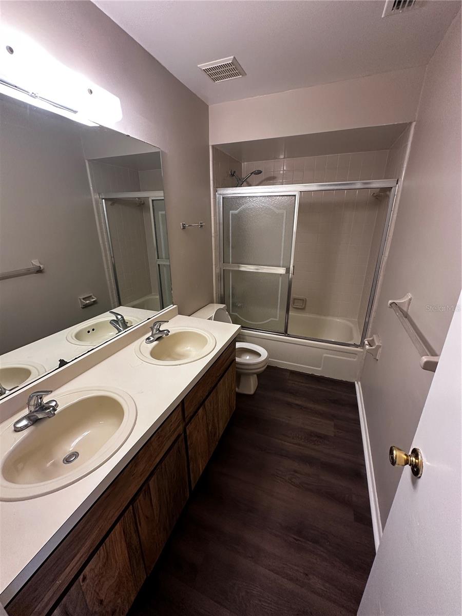 STERLING PARK UNIT 03 - Residential Lease