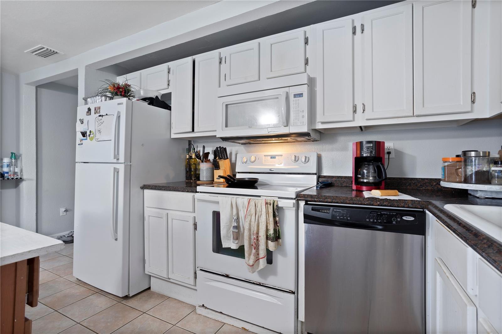 LAWNDALE - Residential Lease
