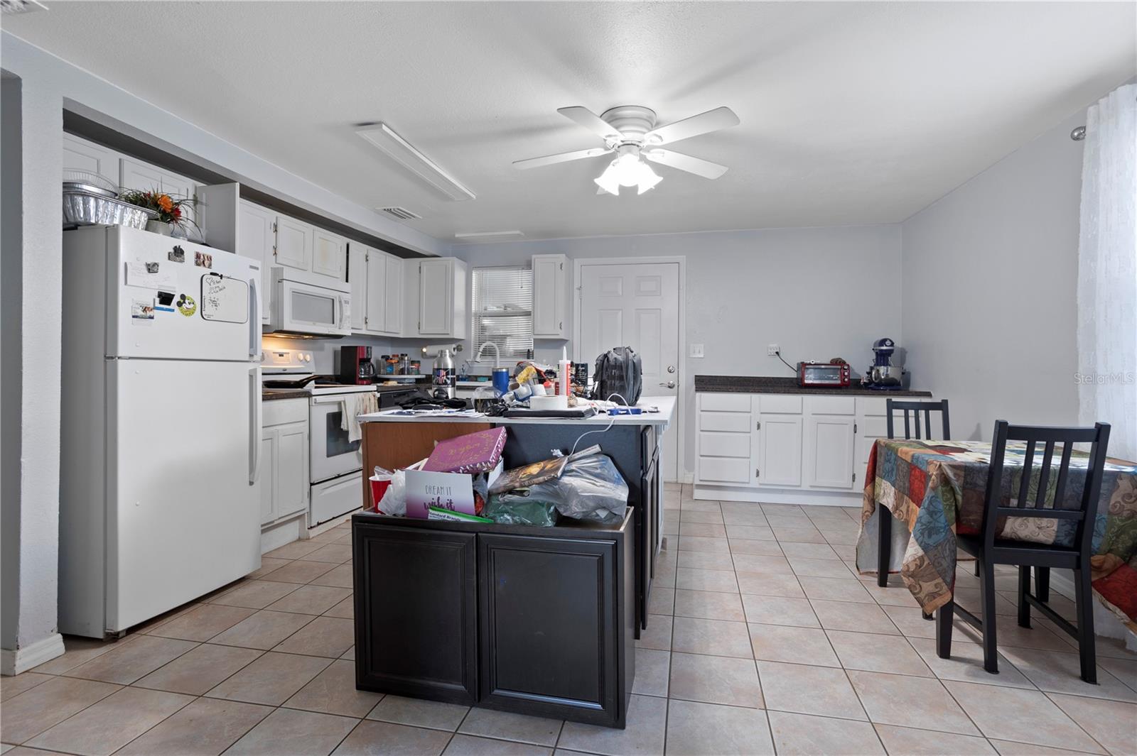 LAWNDALE - Residential Lease