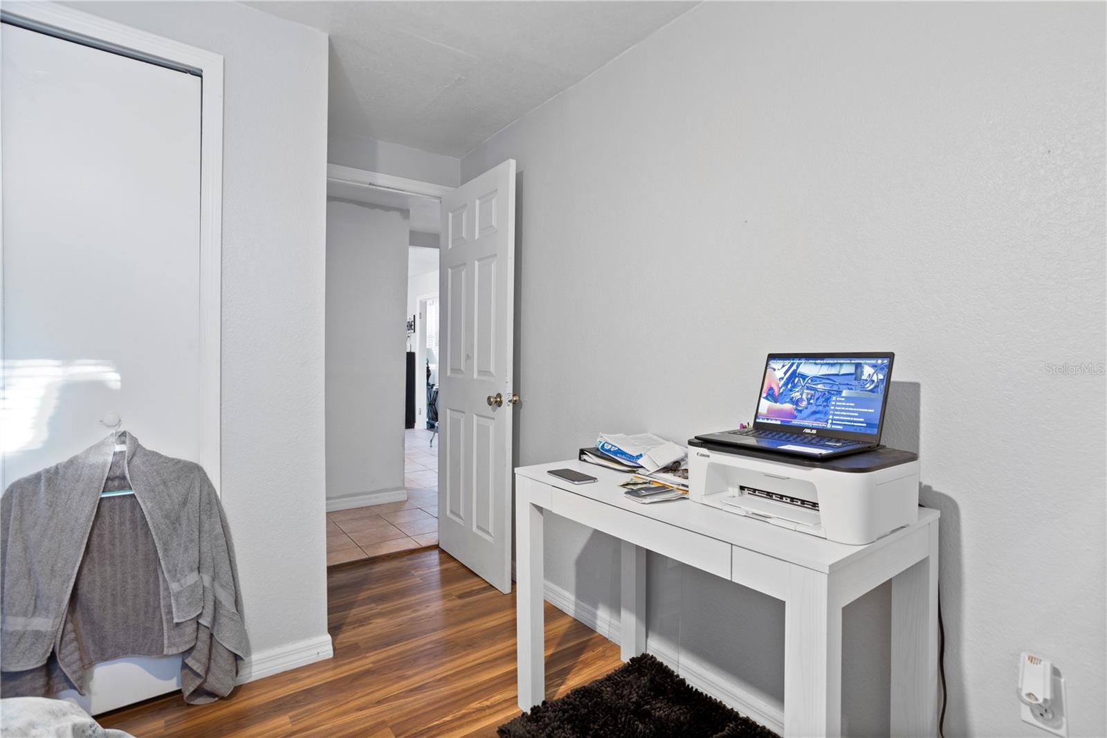 LAWNDALE - Residential Lease