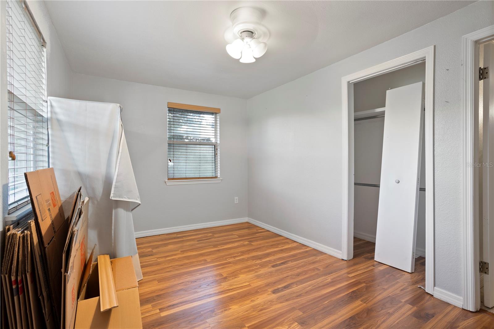LAWNDALE - Residential Lease