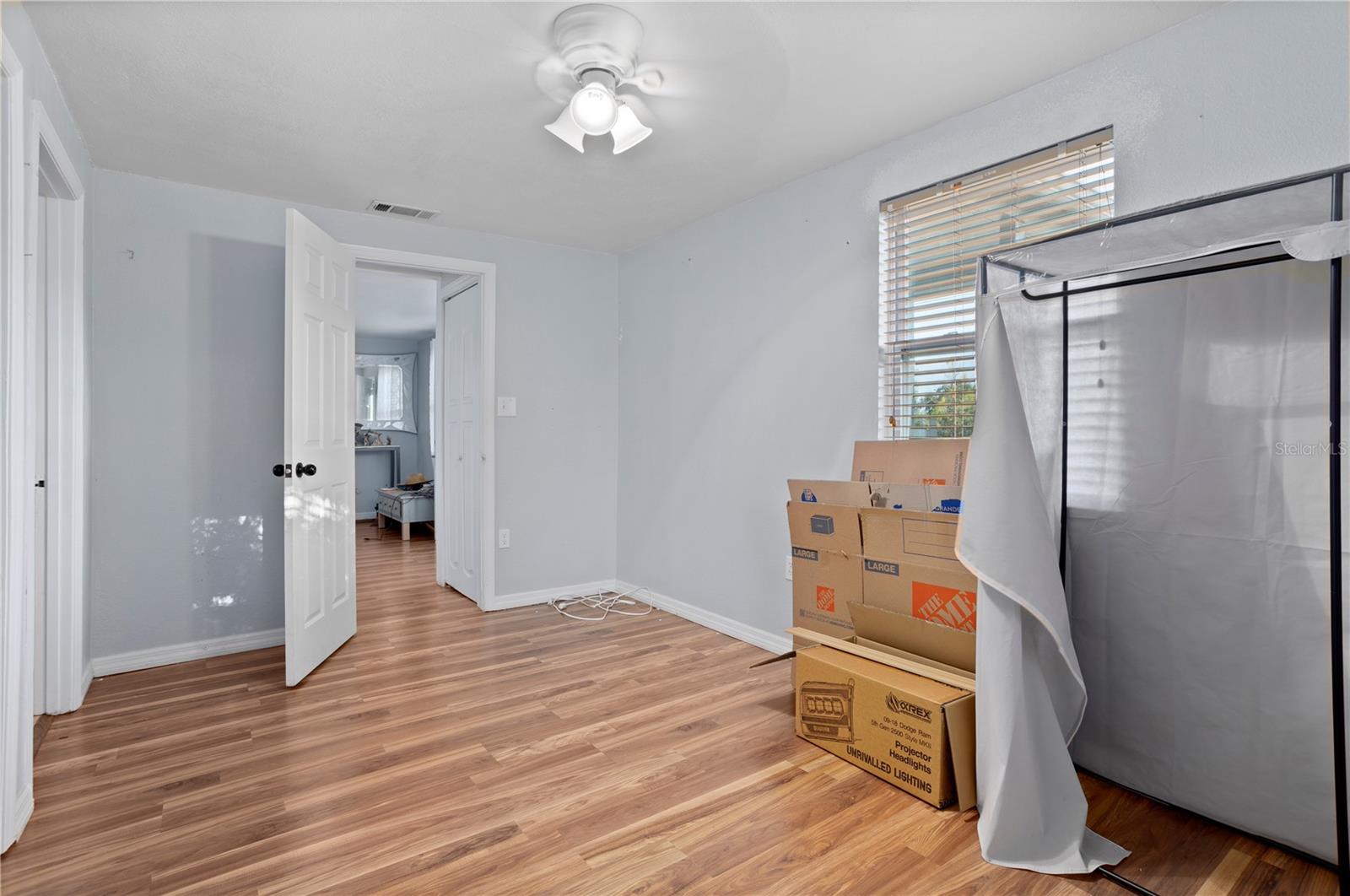 LAWNDALE - Residential Lease