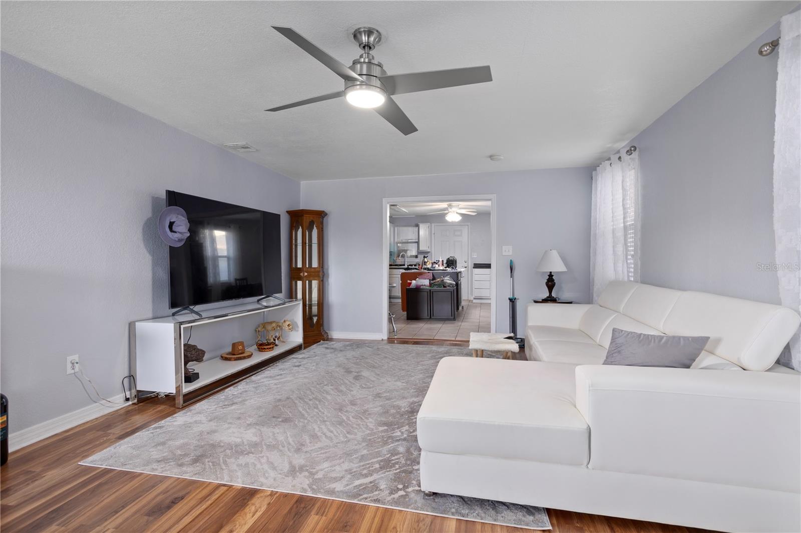 LAWNDALE - Residential Lease