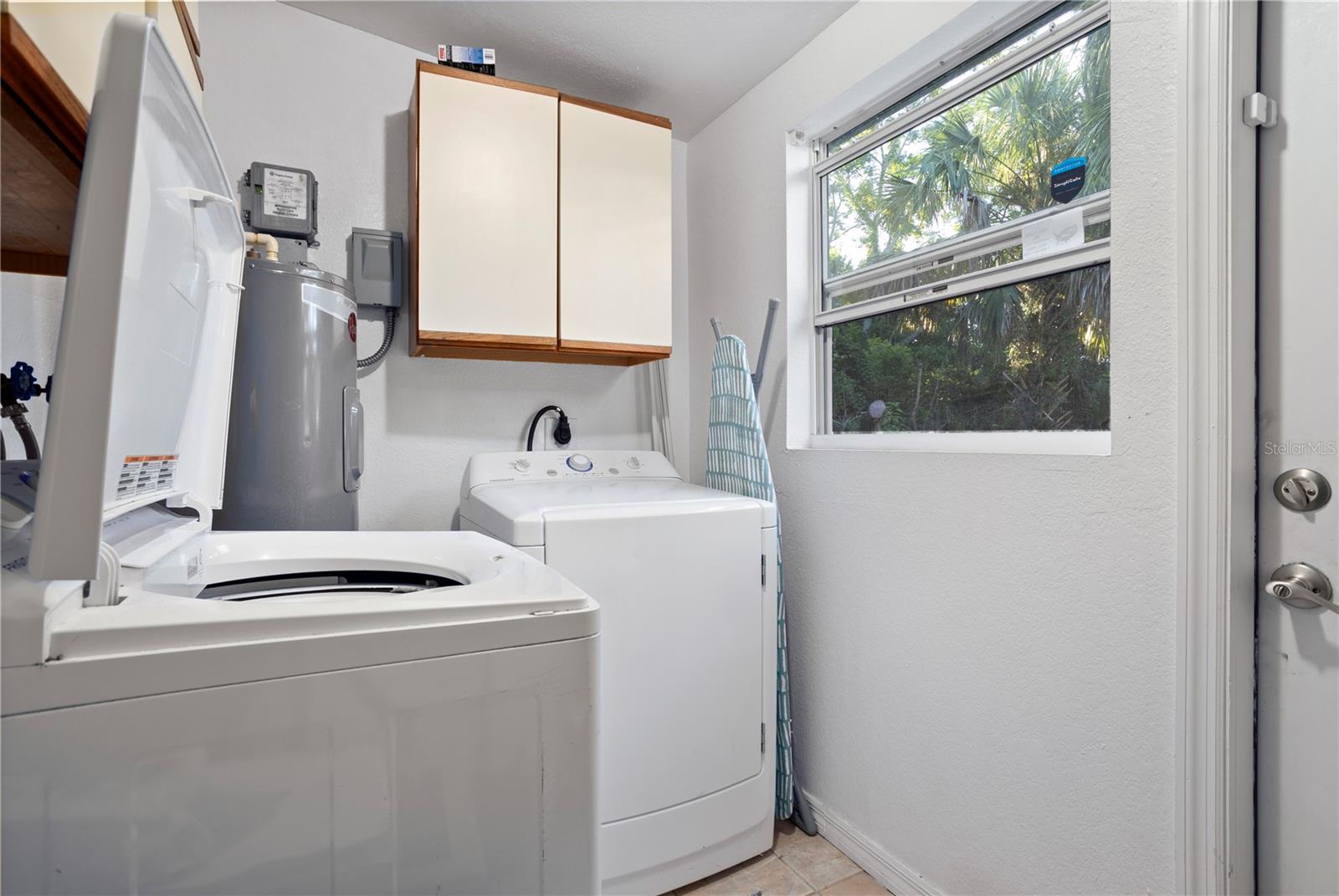 LAWNDALE - Residential Lease