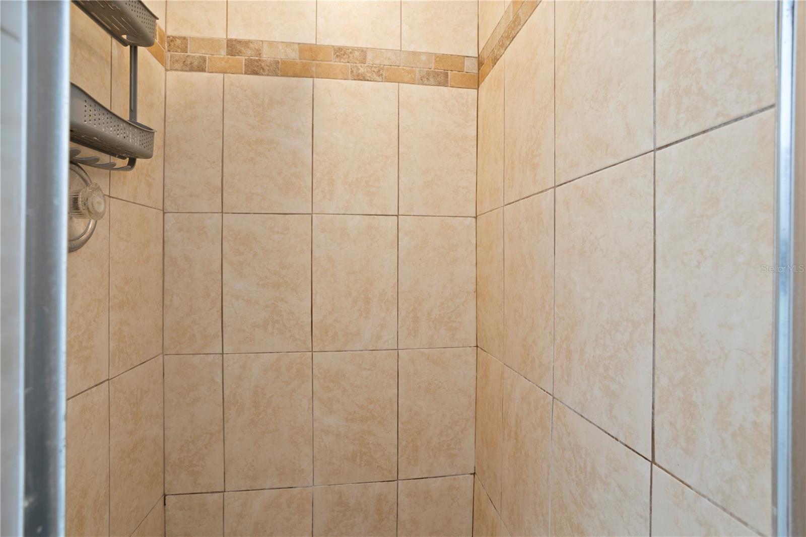 LAWNDALE - Residential Lease