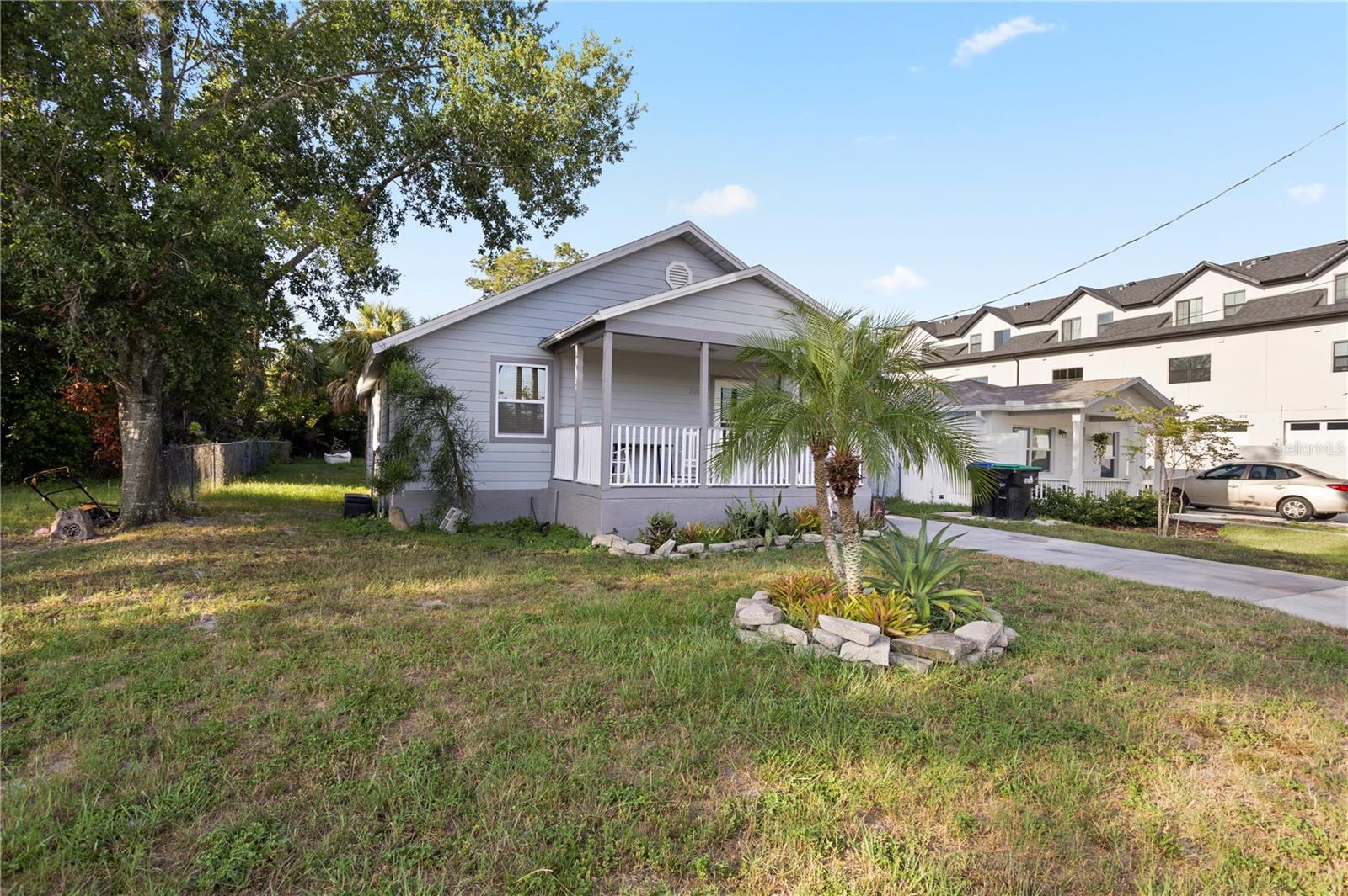 LAWNDALE - Residential Lease