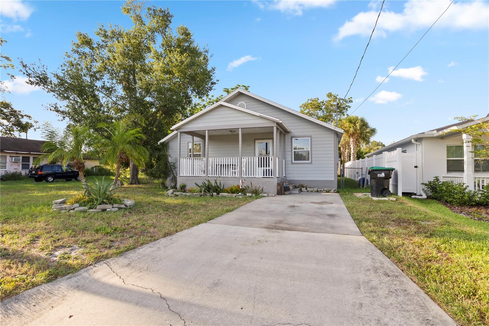 LAWNDALE - Residential Lease