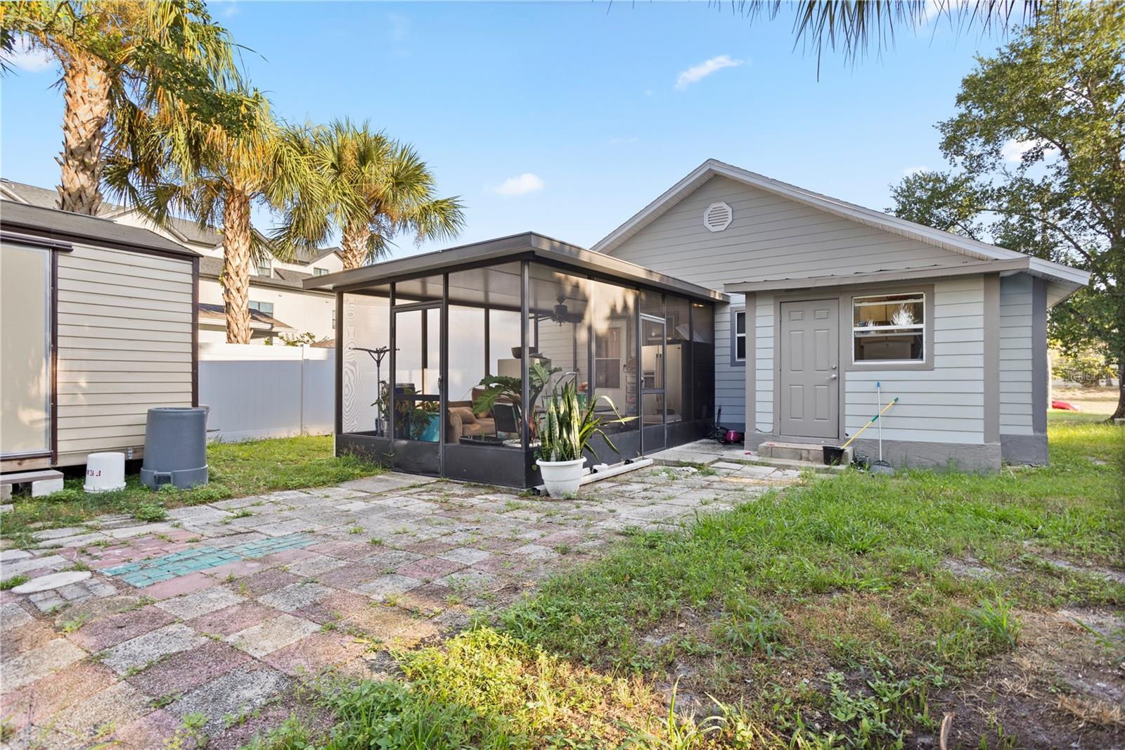 LAWNDALE - Residential Lease