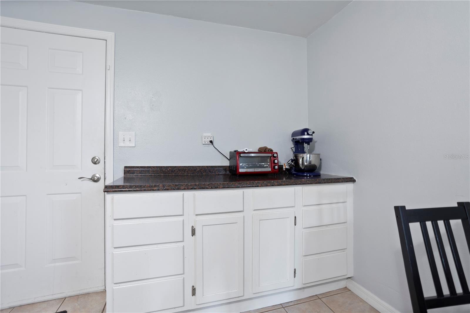 LAWNDALE - Residential Lease