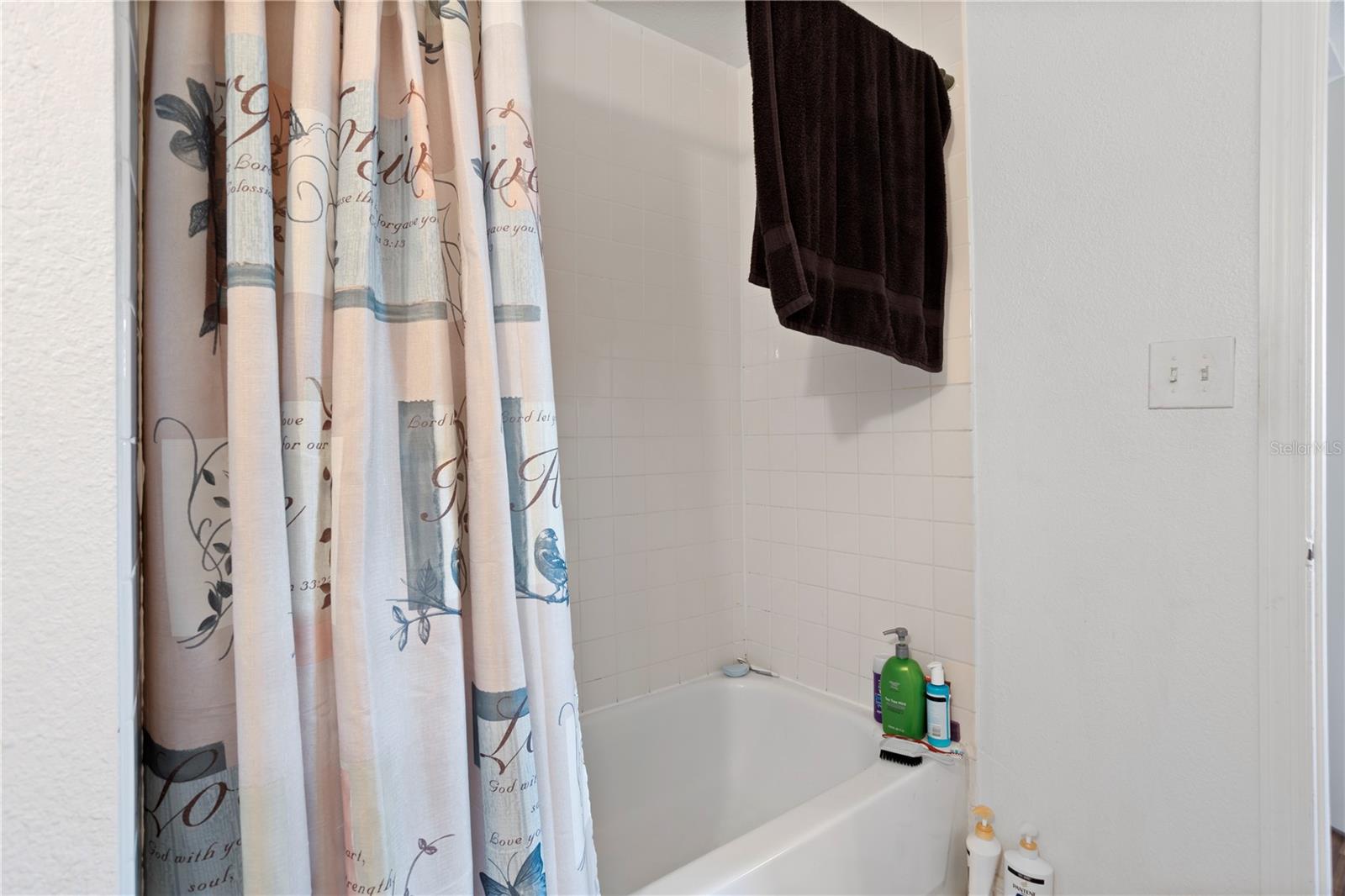 LAWNDALE - Residential Lease