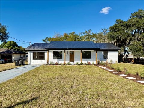 Photo of 300 W 6th Street, Frostproof, FL 33843 (MLS # O6360781)