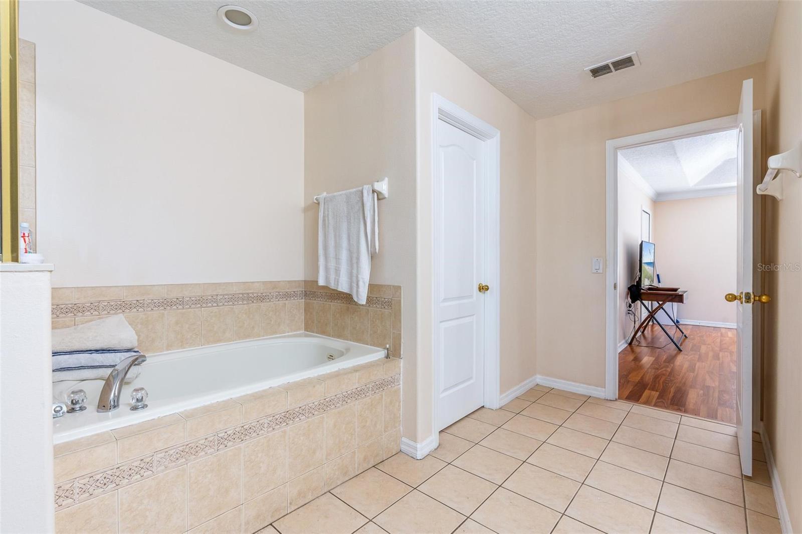 STONEYBROOK HILLS 18 - Residential