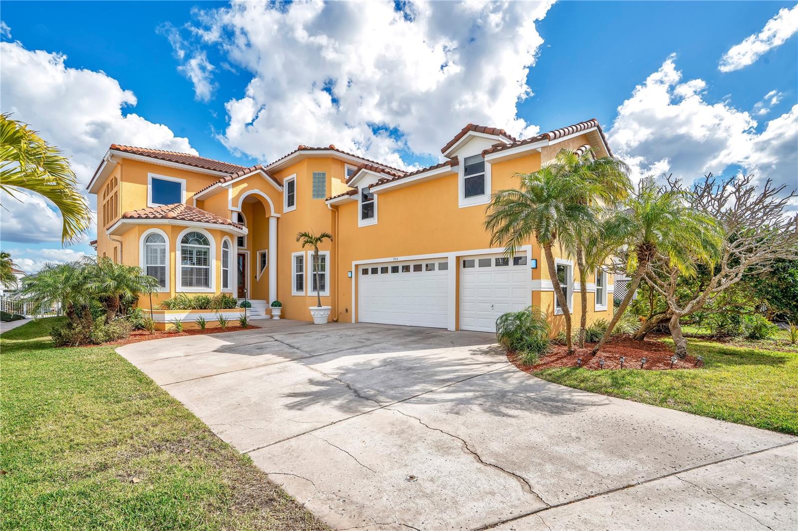 Photo 1 of 54 — 934 SYMPHONY ISLES BOULEVARD, APOLLO BEACH, FL 33572