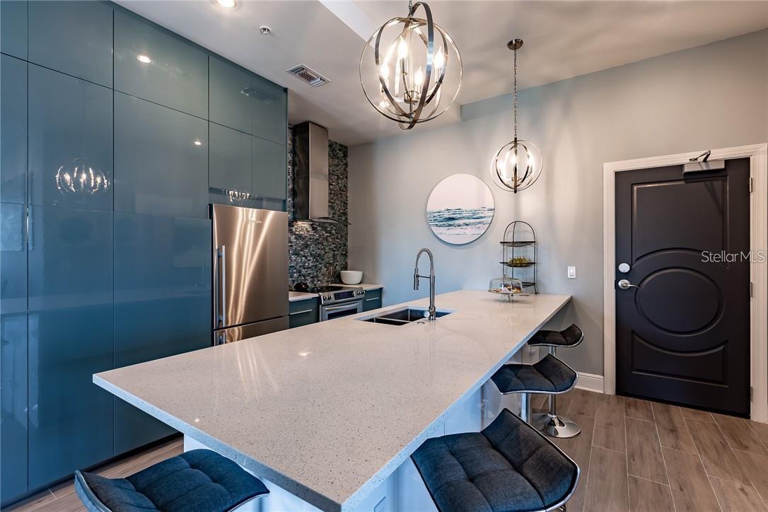 1238 E KENNEDY BOULEVARD 1001