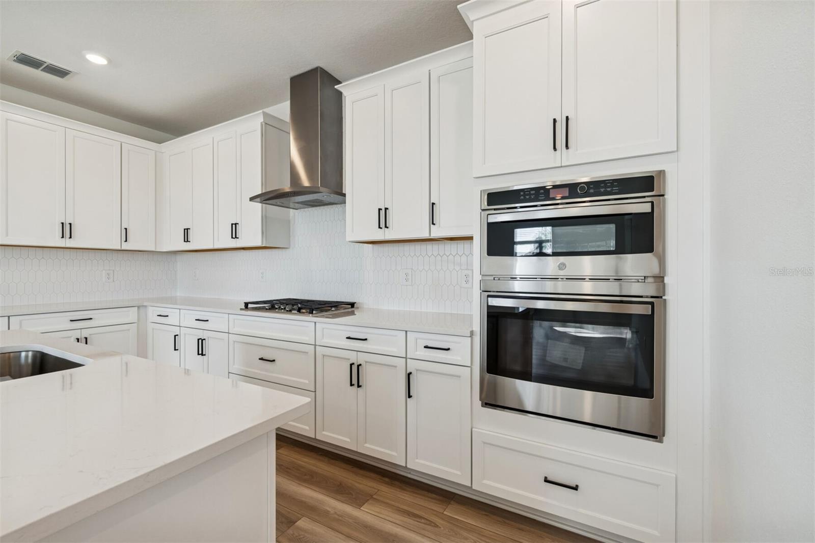 8007 SEAFLOWER PARKWAY