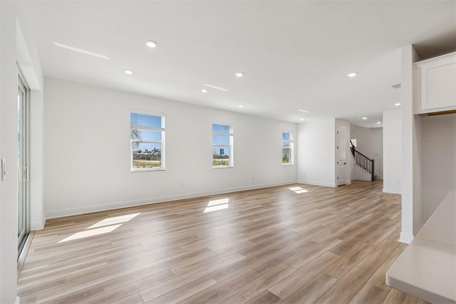 8007 SEAFLOWER PARKWAY