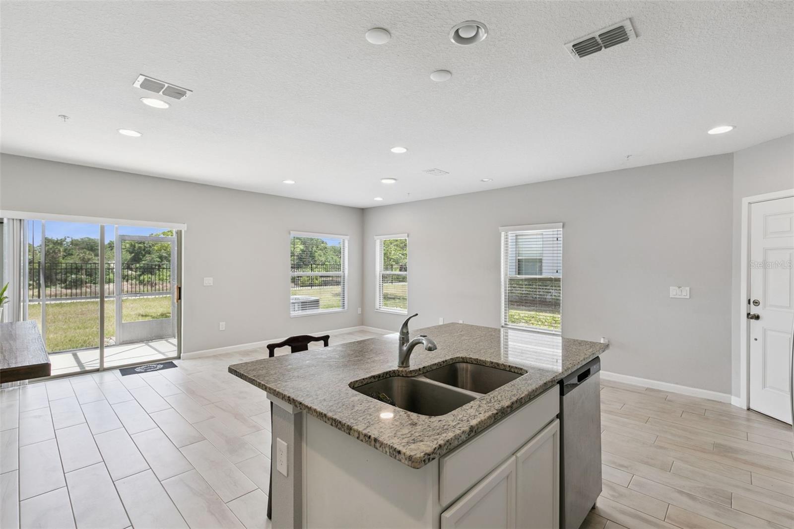 HIDDEN LAKE RESERVE - Residential