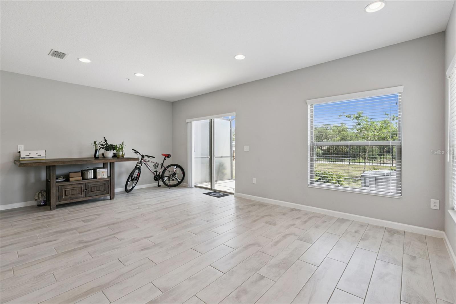 HIDDEN LAKE RESERVE - Residential