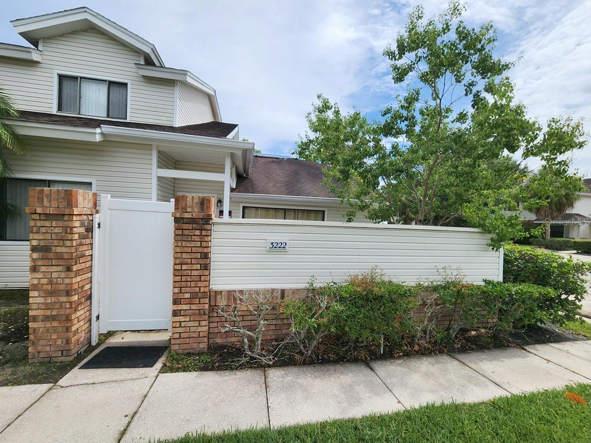 Well-maintained 2-bedroom, 2-bath condo offering 1,200 sq ft of living space. Features two master suites—one on the main floor and another upstairs—providing privacy and flexibility. The upgraded kitchen includes granite countertops and has been meticulously cared for.
Located in a quiet, well-kept community with access to a community pool and recreational areas. Conveniently situated just minutes from Walt Disney World, Universal Studios, and major highways. Close to shopping, dining, and entertainment.
Ideal for first-time buyers, small families, or investors looking for a strong rental property in a high-demand area.
Schedule your showing today!