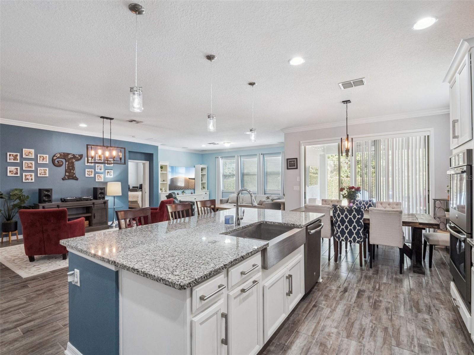 ASTOR GRANDE AT LAKE FOREST - Residential