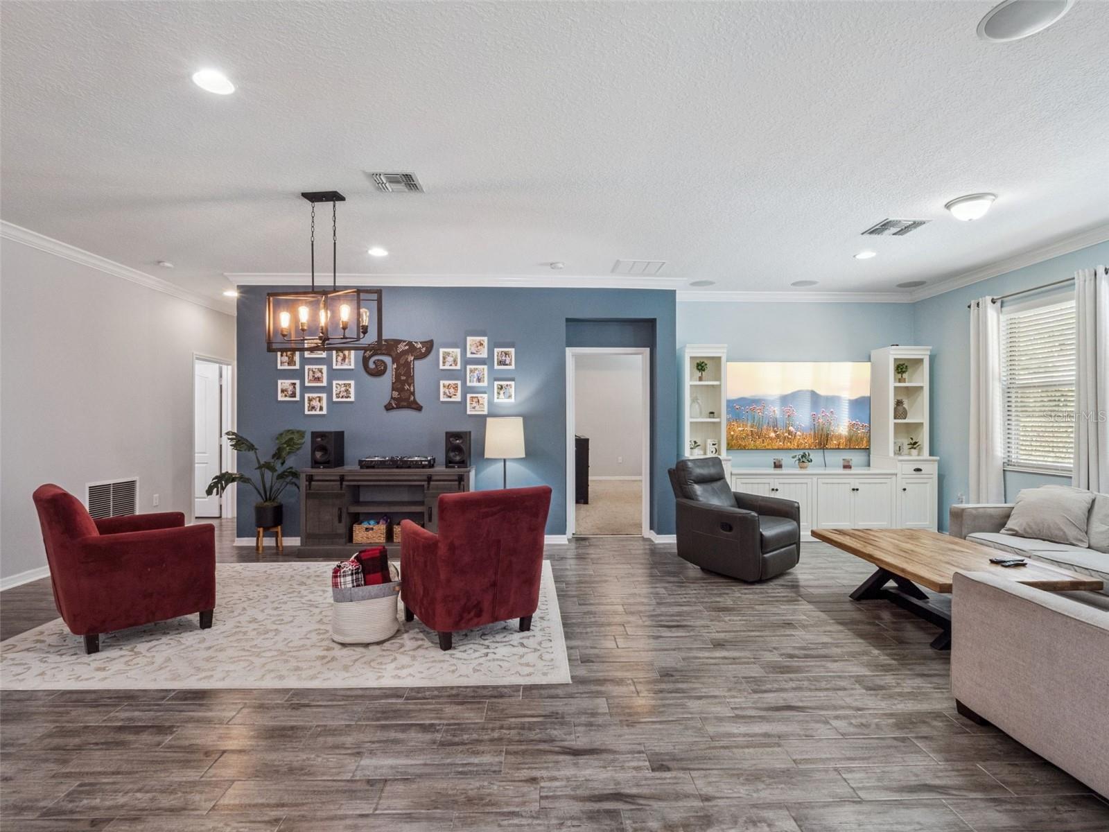 ASTOR GRANDE AT LAKE FOREST - Residential